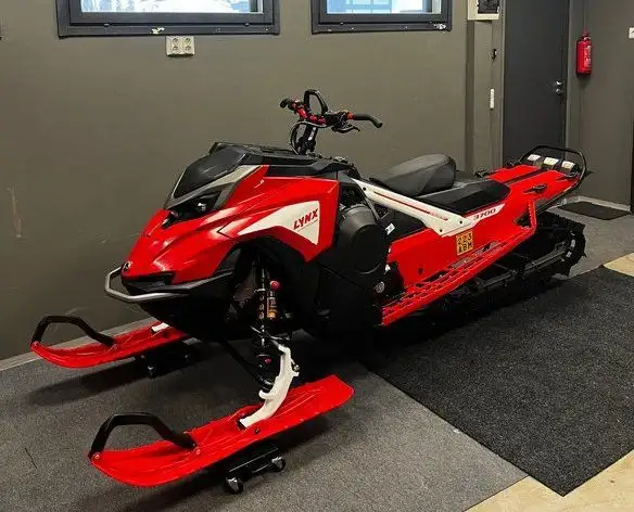 2023 LYNX SHREDDER 3700 RE TURBO (FINANCING AVAILABLE) in Snowmobiles in Strathcona County - Image 9