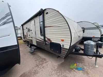 Enjoy taking your family camping in the Cherokee Grey Wolf 23DBH travel trailer by Forest River. Thi...