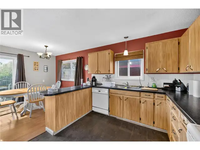 355 & 357 Gwyer Street Penticton, British Columbia in Houses for Sale in Penticton - Image 8