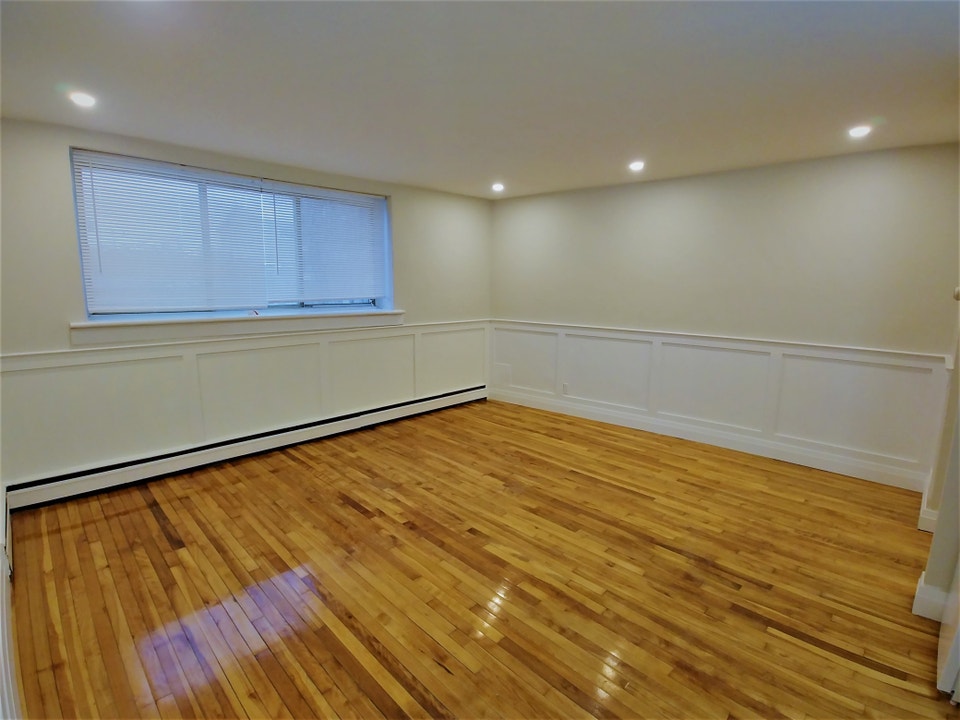 Bachelor Unit for Rent –1404 Rosenthal, Ottawa 2