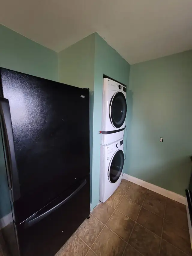 3 bedroom apartment on Sparks street