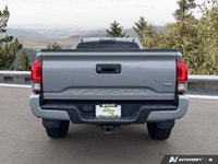 Experience the legendary durability and go-anywhere capability of the 2018 Toyota Tacoma SR5 Crew Ca... (image 3)
