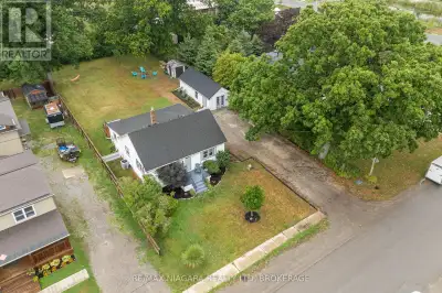 This charming 3+1 bedroom, 1-bathroom home is a hidden gem in the heart of Niagara's wine country. T...