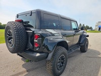 Leather Seats! With cool retro-styling, innovative features and impressive off-road capability, this... (image 2)