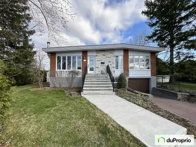 Découvrez ce bungalow d'inspiration rétro-contemporaine, rénové avec soin au fil des ans. Il offre t...