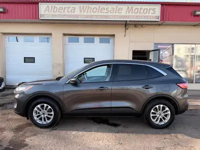 **CARS TRUCKS SUV 4X4 VAN AWD EDMONTON FINANCING AVAILABLE EASY FINANCING ** 2020 FORD ESCAPE SE ALL...