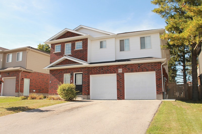 Luxury 3 bedroom Executive Suite in Fergus Long Term Rentals Guelph