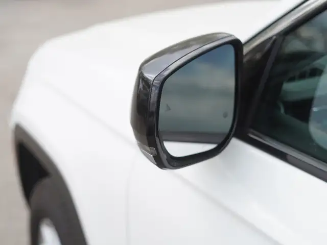 2023 Jeep Grand Cherokee Limited, Adaptive Cruise Control, Apple in Cars & Trucks in Mississauga / Peel Region - Image 9