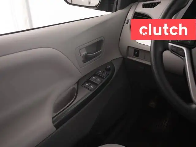 2020 Toyota Sienna LE 8-Passenger in Cars & Trucks in City of Toronto - Image 44