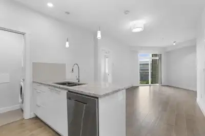 407 20686 EASTLEIGH CRESCENT Langley, British Columbia