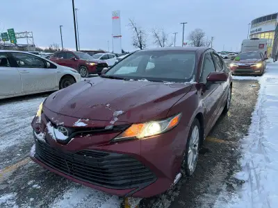 PRIX ET QUALITÉ IMBATTABLE venez découvrir notre TOYOTA CAMRY 2018 LE + BANCS CHAUFFANTS + CAM DE RE...