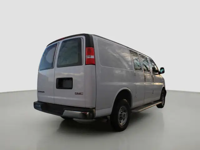 2023 GMC Savana Cargo Base in Cars & Trucks in Comox / Courtenay / Cumberland - Image 4