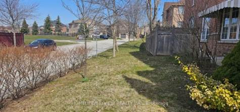 36 Lodgeway Dr in Houses for Sale in Markham / York Region - Image 2
