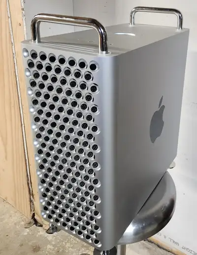 Apple MAC PRO 2019 Tower Xeon 12core 3.3GHz 256GB RAM RX 6900XT, View more