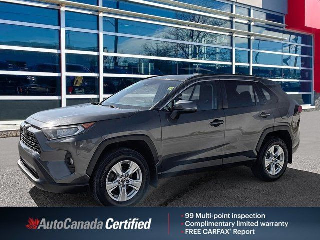 2021 Toyota RAV4 XLE | Moonroof | Apple Carplay | Toyota Sense in Cars & Trucks in Guelph