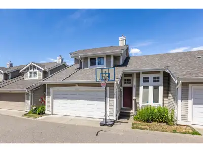 ATTN INVESTORS & HOMEOWNERS wanting to build SWEAT EQUITY! Bring your renovation ideas to this spaci...