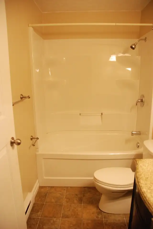 ** 3 FREE Parking Spaces**  Family Friendly *Monthly Lease in Long Term Rentals in Moncton - Image 7