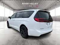 HEATED FRONT SEATS, ADAPTIVE CRUISE CONTROL, REMOTE ENGINE START, POWER LIFTGATE, HEATED STEERING WH... (image 4)