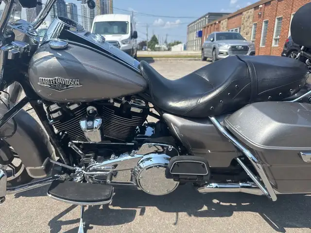 2017 Harley-Davidson Road King ~ VANCE & HINES ~ CANADIAN ~ 107C in Sport Touring in City of Toronto - Image 18