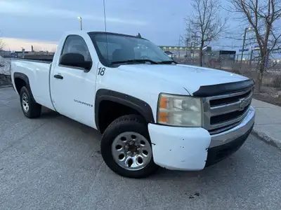 2009 CHEVROLET SILVERADO 1500, AUTOMATIQUE , 4.3 LITRES , , COULEUR BLANC , PNEUS TRÈS BON SUR LES M...