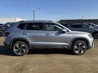 AMVIC Licensed Dealer * Heated Front Seats * Heated Steering Wheel * Rear Vision Camera * Wireless C... (image 8)