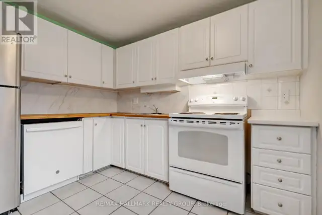 12F LARKSHIRE LANE Ottawa, Ontario62863771874947124
