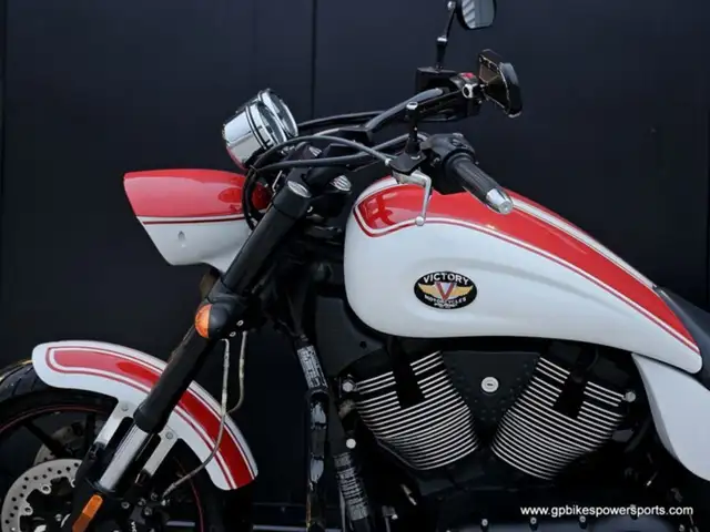 2012 Victory Motorcycles Hammer in Sport Touring in Oshawa / Durham Region - Image 19