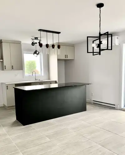 Notre unité locative saura répondre à tous vos besoins. Nos logements construits en 2021 incluent un...