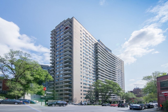 3555 Cote-des-Neiges Road — photo 1
