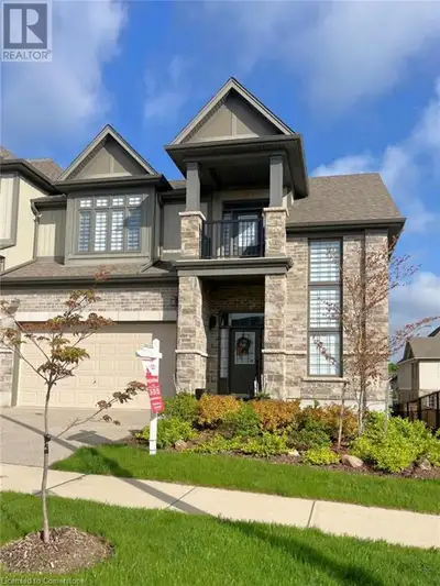 Luxury End-Unit Bungaloft Townhome in Vista Hills – Modern, Spacious & Accessible! Stunning 3-bed, 3...