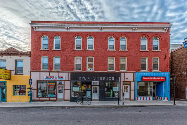 spacious two-bedroom downtown Kingston63860084748929120