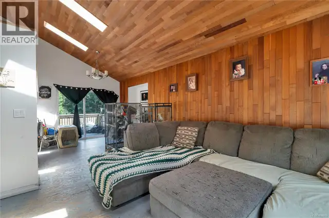 1376 Hooley Rd Quadra Island, British Columbia in Houses for Sale in Campbell River - Image 5