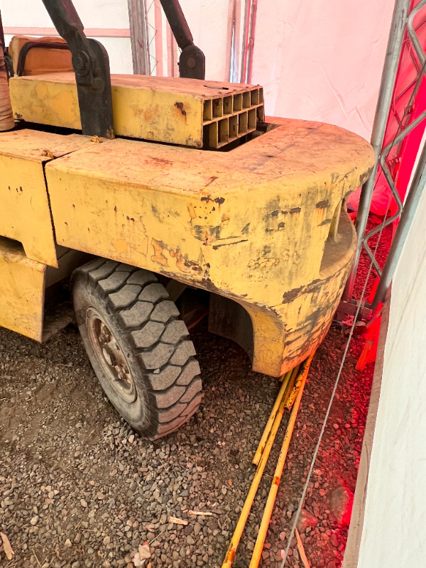 Clark Forklift For Sale (15,500 lbs) in Heavy Equipment in Kelowna - Image 3