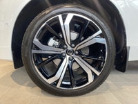 Wheels: 21" 5-Double Spoke Black Diamond Cut Alloy, Bowers & Wilkins Premium Sound System, Front Sea... (image 8)
