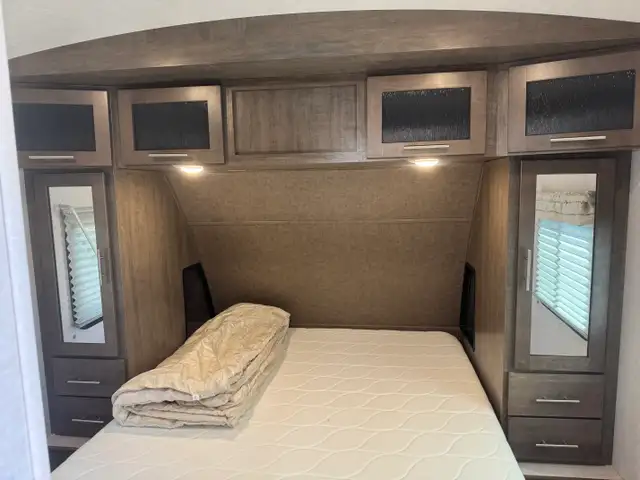2019 Forest River SURVEYOR 285 IKLE in Travel Trailers & Campers in St. Albert - Image 16