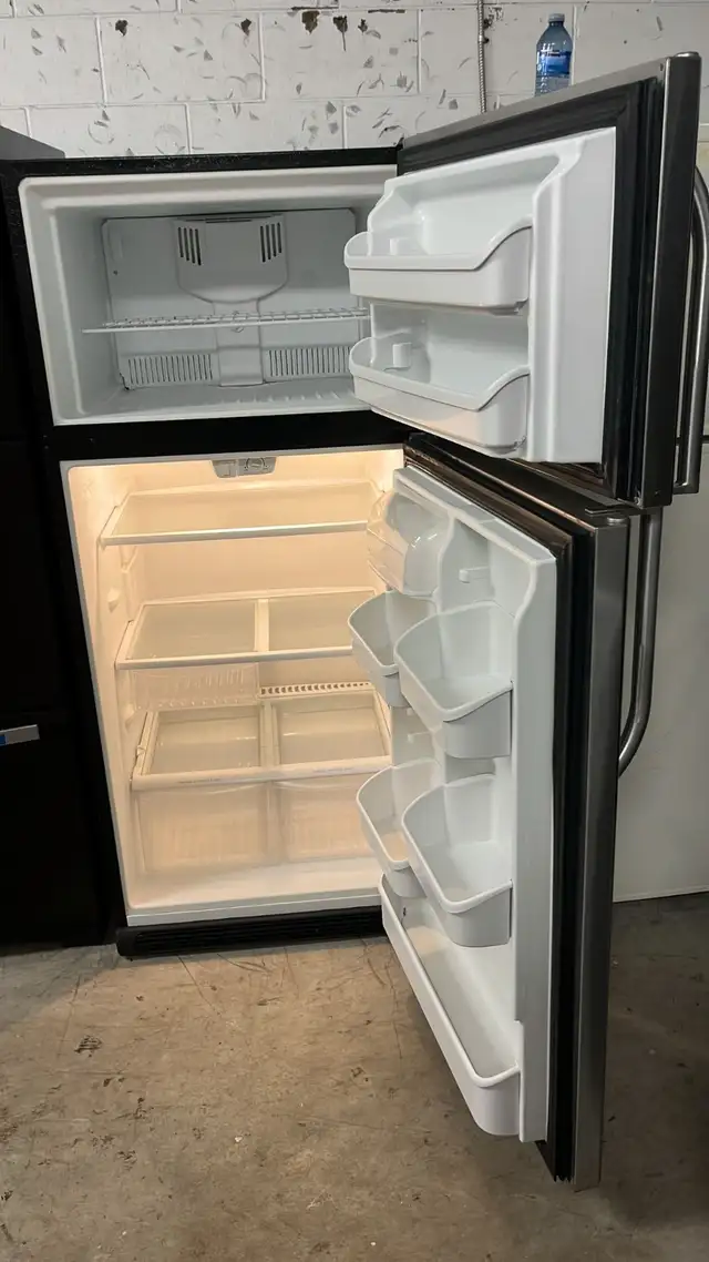 Frigidaire 30” Refrigerator Fully Tested  30-Day Warranty in Refrigerators in Kitchener / Waterloo - Image 5