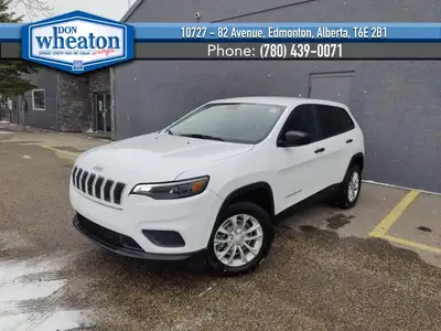 This Jeep Cherokee Sport 4x4 delivers a Regular Unleaded I-4 2.4 L/144 engine powering this Automati...
