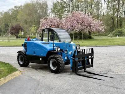 2020 Genie GTH-5519 Compact 4x4 Telehandler Enclosed Cab Maximum Lift Capacity: 5,500 lb (2,495 kg)...