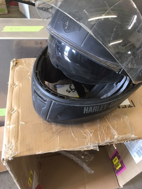 Harley Davidson HD-M1V Modular Helmet with Sun Shield in Motorcycle Parts & Accessories in Red Deer - Image 3