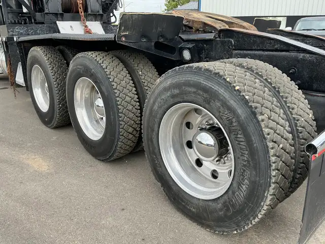 2012 PETERBILT 367 Winch Truck in Heavy Equipment in St. Albert - Image 7