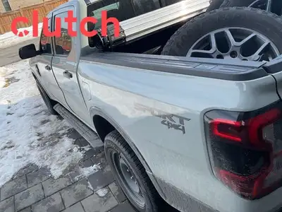 NO ACCIDENTS / CLEAN CARFAX / Brake Assist, Auto Dimming Rearview Mirror, Bluetooth Music and more!...