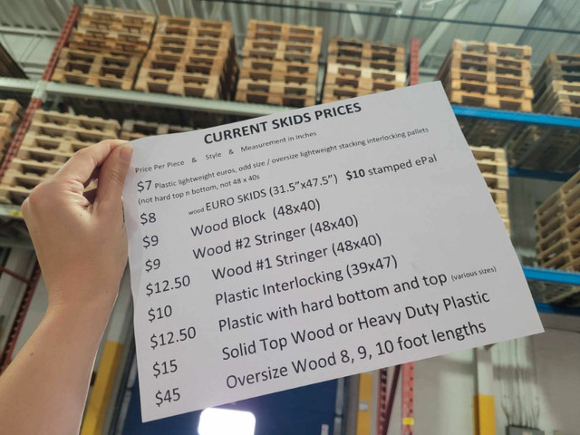 Mountains of good pallets for sale dry♻ 48x40 wood or plastic in Other in Mississauga / Peel Region - Image 2
