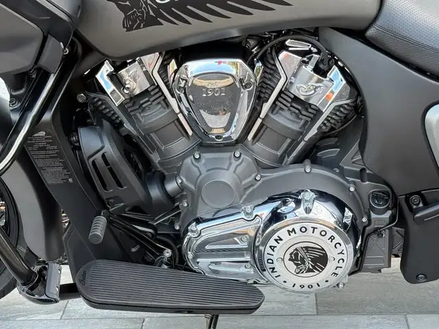 2023 INDIAN MOTORCYCLE CHALLENGER TITANIUM SMOKE 1800CC-BLACK! in Street, Cruisers & Choppers in Edmonton - Image 6