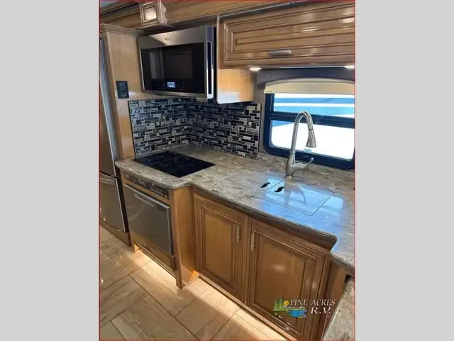 2019 Thor Motor Coach Tuscany 45MX only 020,049 Miles in RVs & Motorhomes in Moncton - Image 79