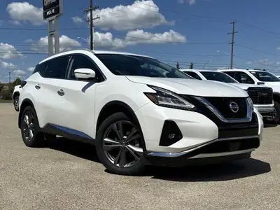 AMVIC Licensed Dealer * Panoramic Sunroof * Leather Seats * Heated Steering Wheel * Heated/Ventilate...