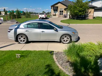 2013 Nissan Maxima sedan, good condition, one owner