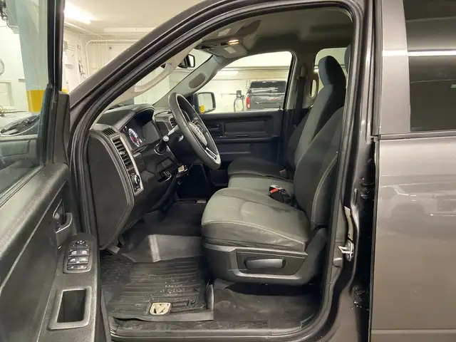 2023 Ram 1500 Classic Express 4x4 Crew Cab NIGHT PKG TOUCHSCREEN in Cars & Trucks in Calgary - Image 12