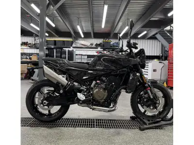 2025 Husqvarna SVARTPILEN 801 Husqvarna SVARTPILEN 801 2025 Les photos peuvent être à titre indicati...
