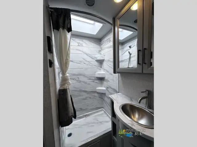 2024 Thor Motor Coach Gemini AWD 23TE Brand new ! Save Huge ! in RVs & Motorhomes in Moncton - Image 47