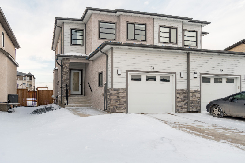 House For Sale 64 Larry Vickar Dr W, Devonshire Village Houses for